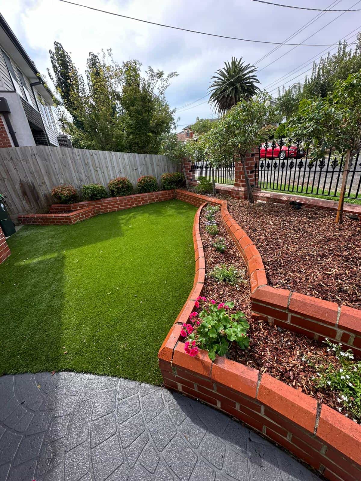 Front yard landscaping with artificial grass in Melbourne