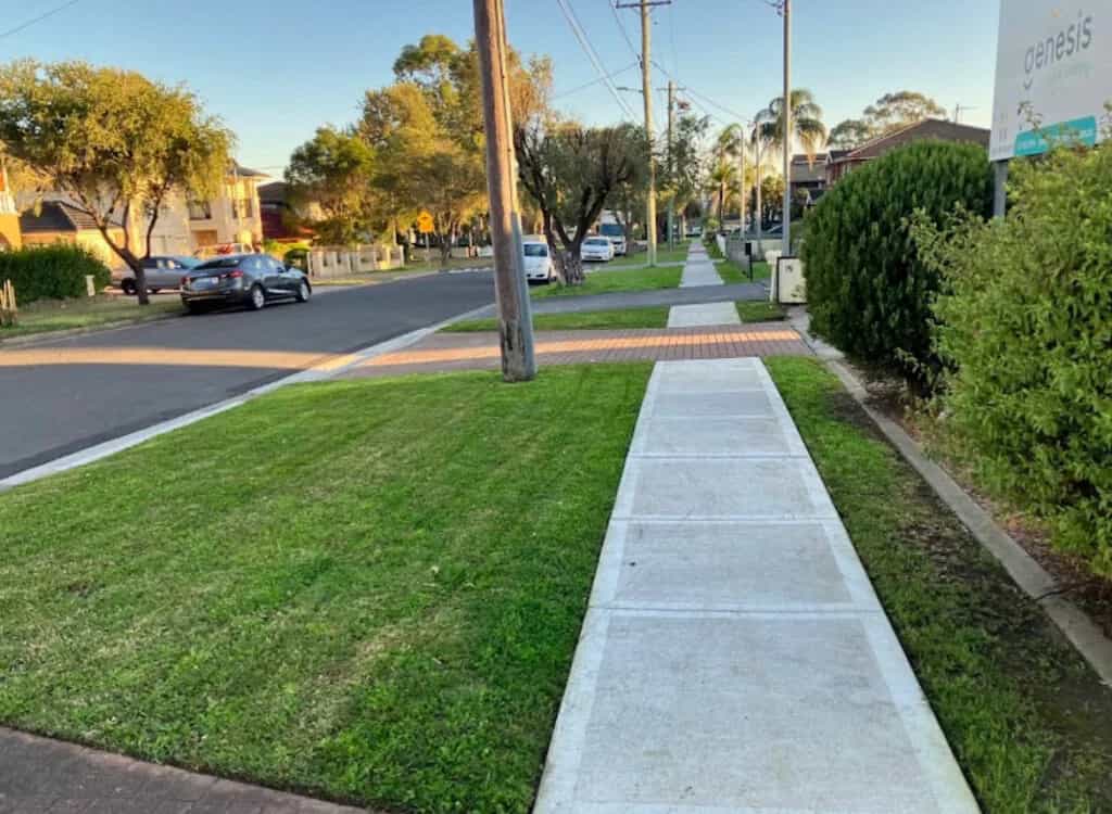 Local lawn mowing Meadow Heights service